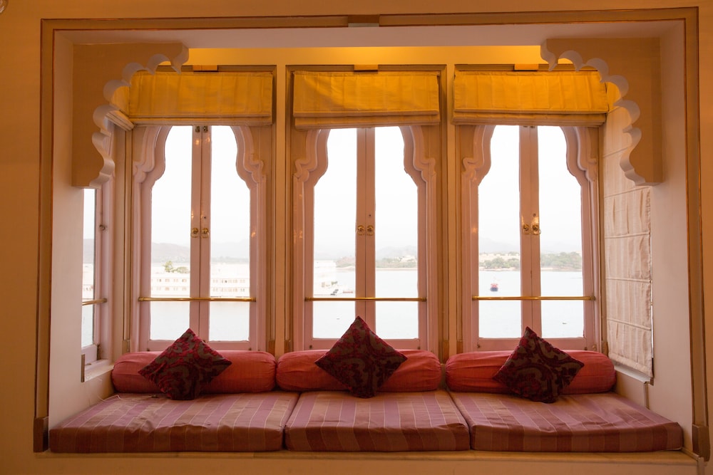 Taj Fateh Prakash Palace 25/54
