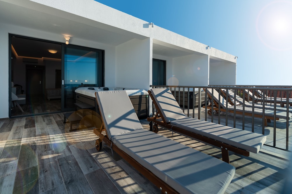 Mandala Seafront Suites 26/38