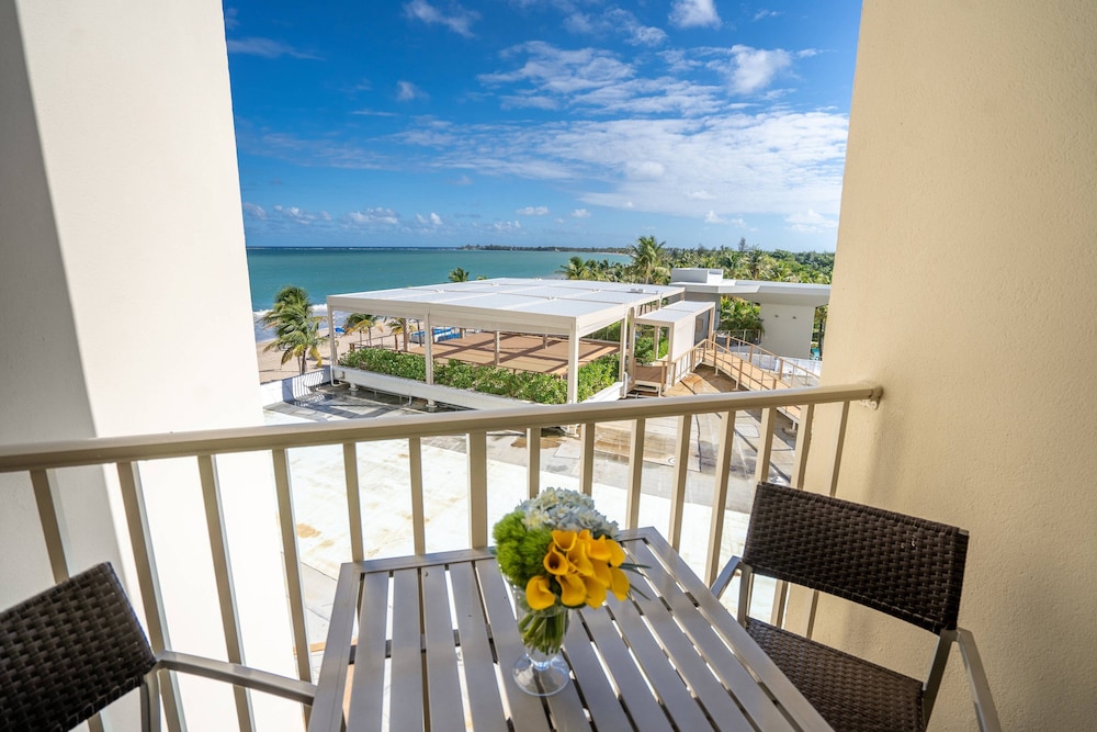 Courtyard Isla Verde Beach Resort 19/54