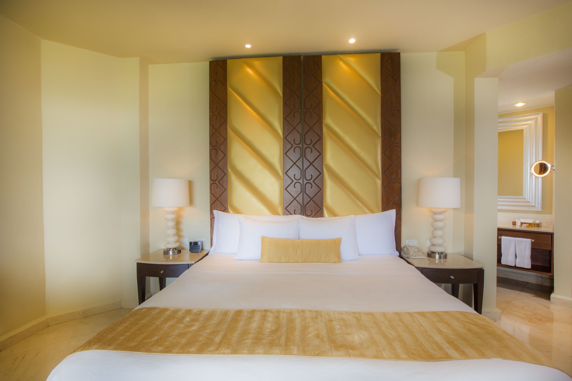HONEYMOON, SUPERIOR, SUITE, KING BED