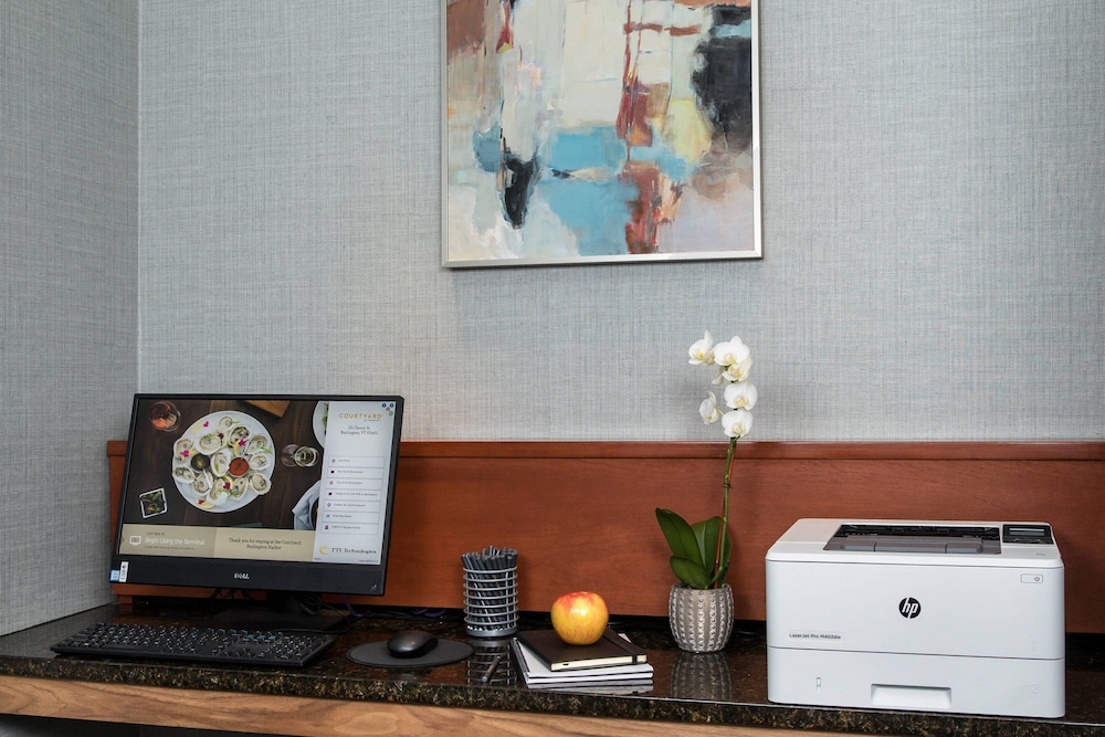 Courtyard Marriott Burlington Harbor 2/48