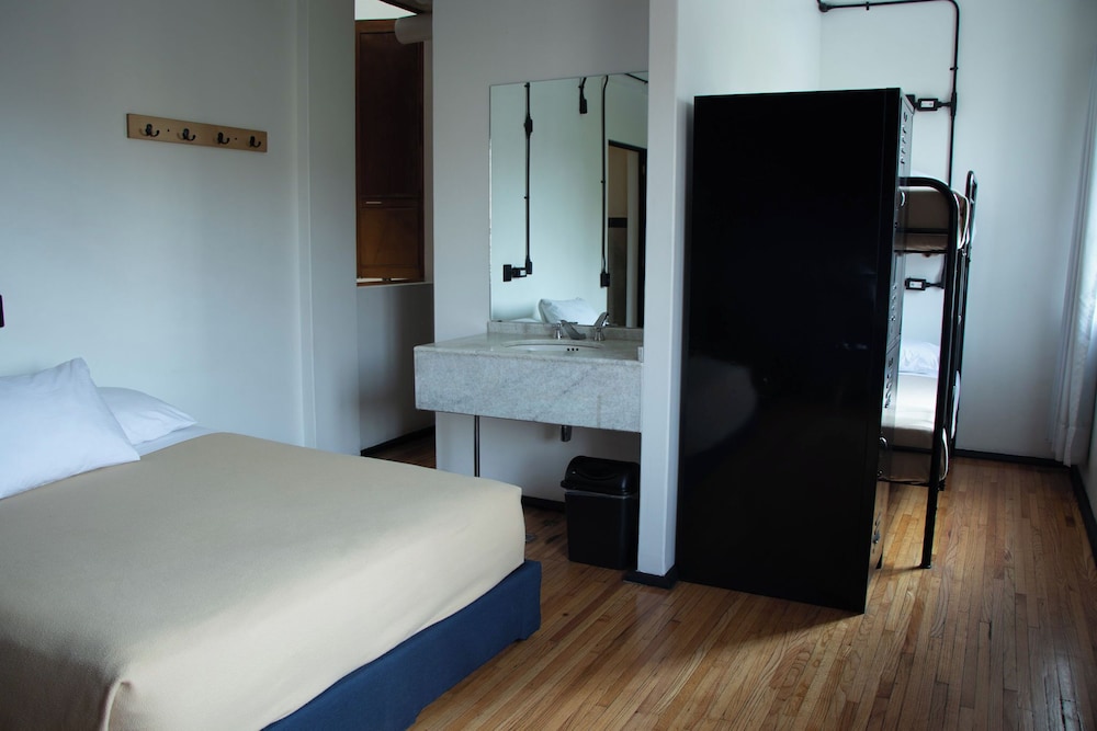 Hostel Mundo Joven Catedral 8/50