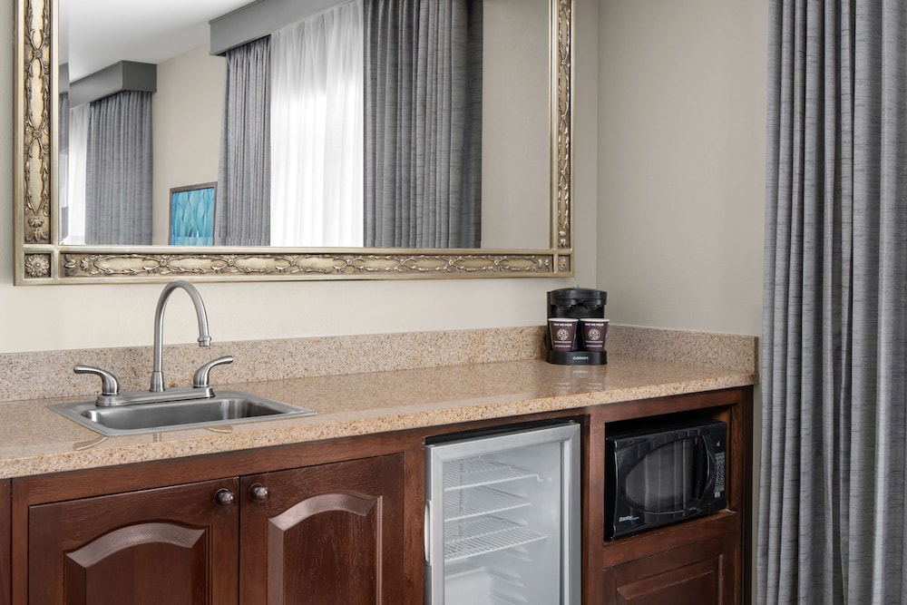 Embassy Suites By Hilton San Antonio Riverwalk Downtown 61/70