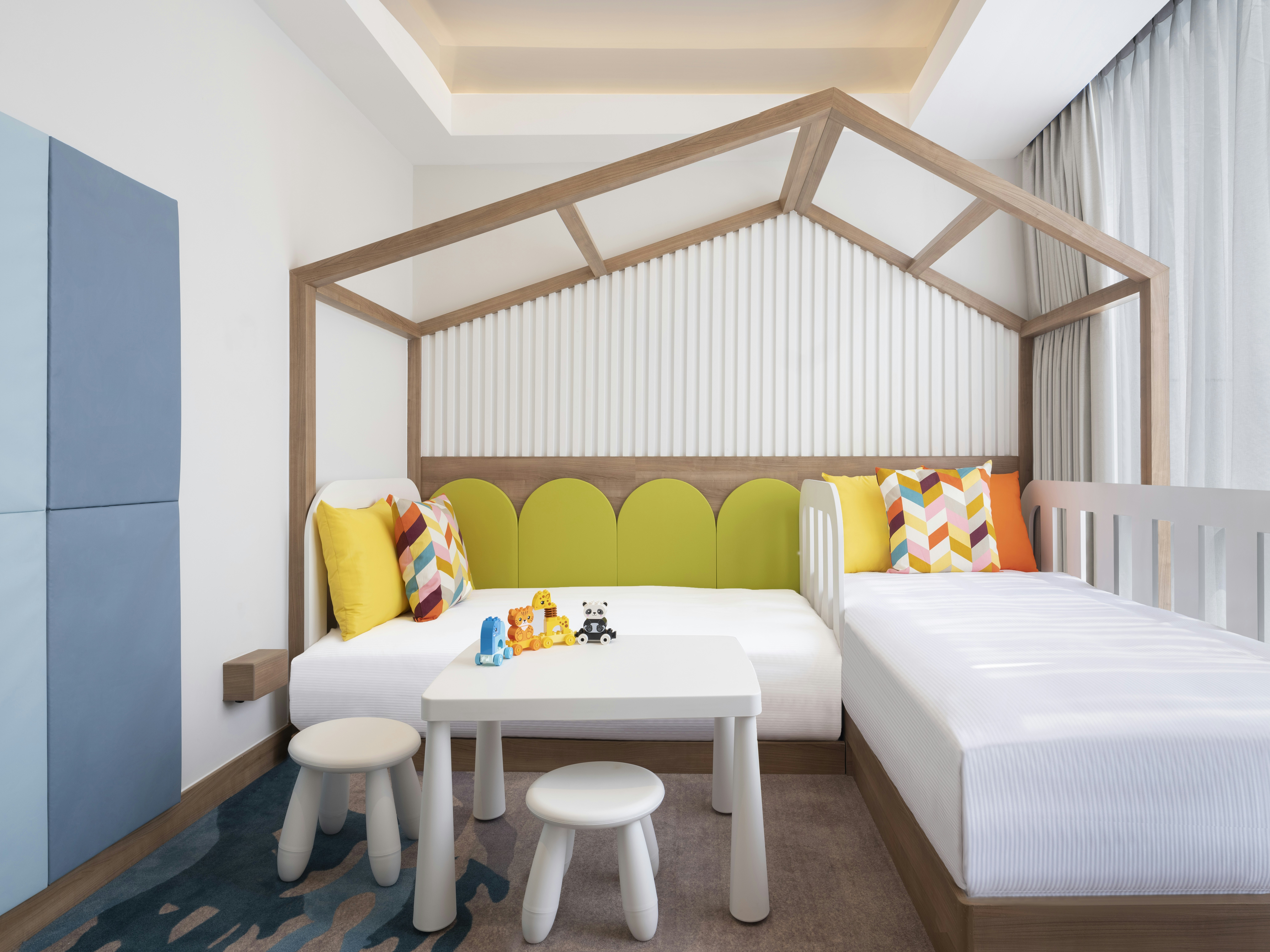 FAMILY SUITE, KING BED