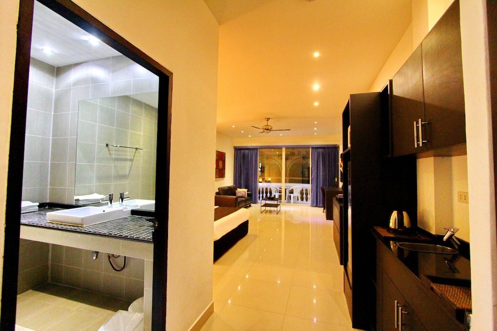 East Suites 46/73