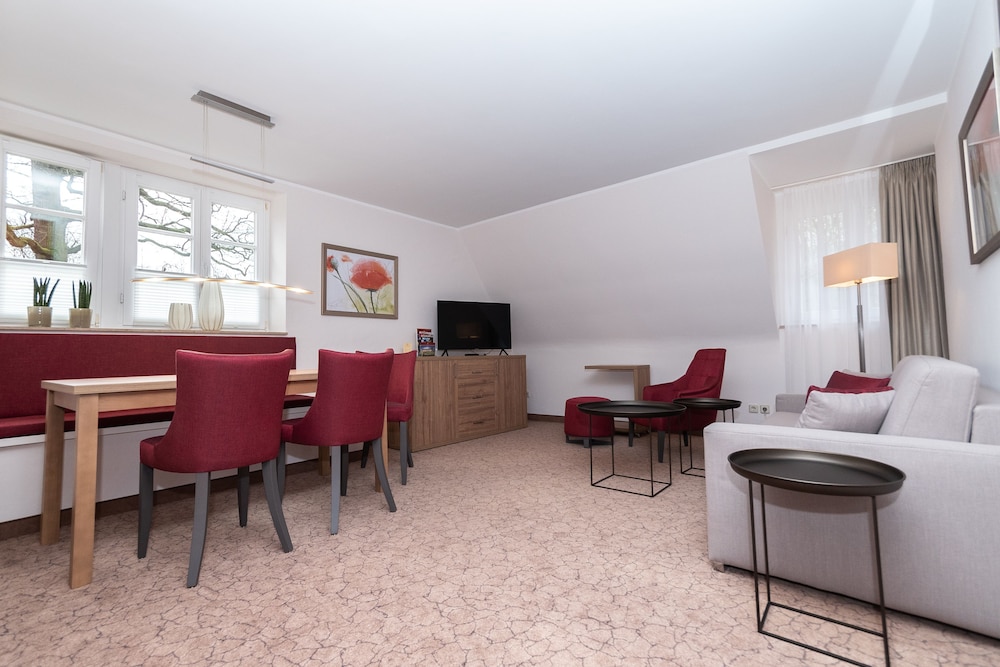 Parkhotel Schloss Hohenfeld (Parkhotel Hohenfeld) 52/65