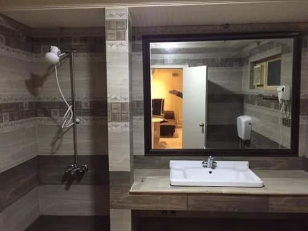 Ashiana Hotel 27/27