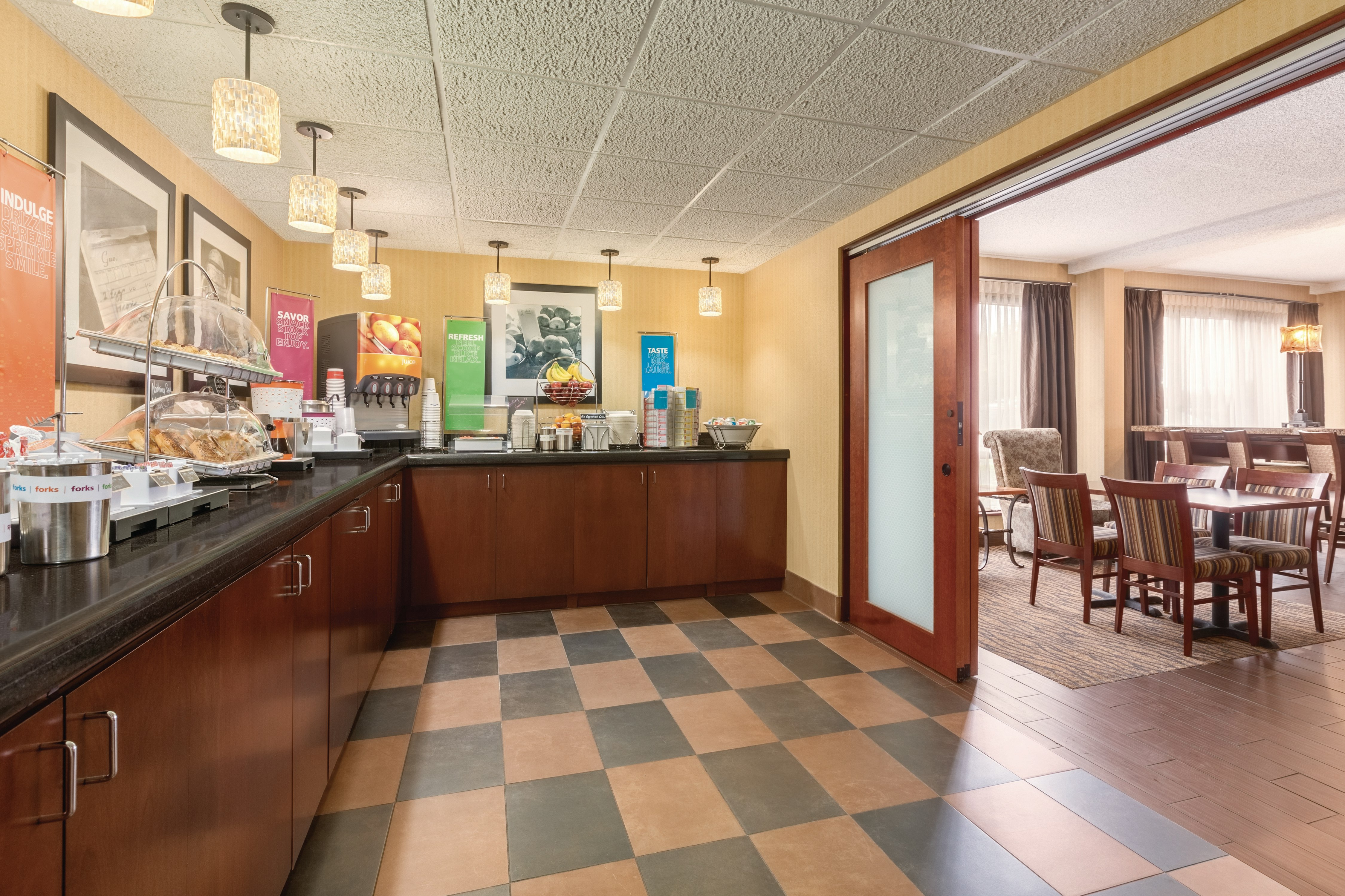 Lobby at Hampton Inn Des Moines-Airport, DES MOINES - IA