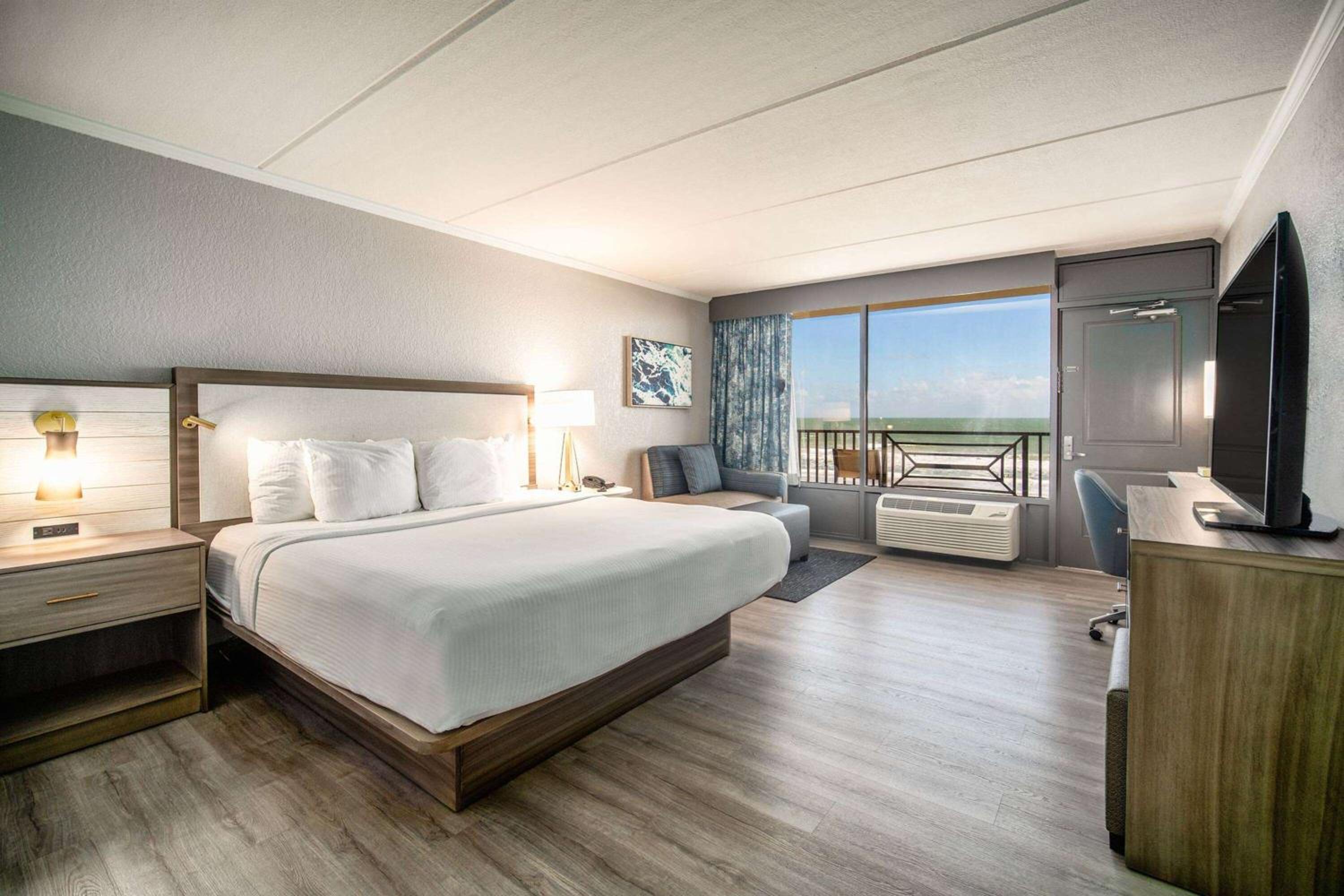 Room, King Bed, Pool or Ocean View, Sofa, Balcony