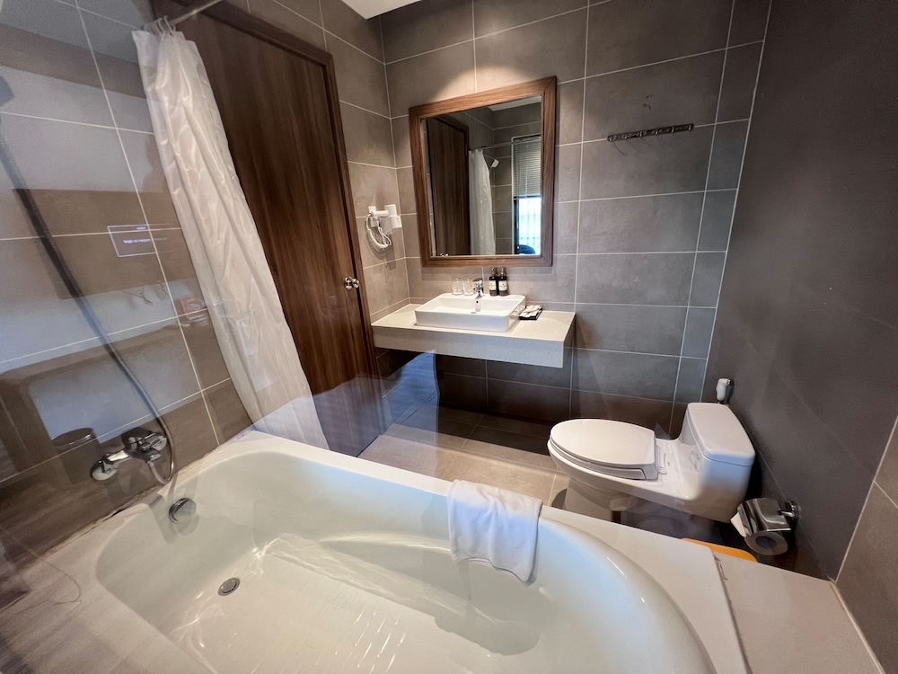 Thao Trang Laluxe Hotel 48/50