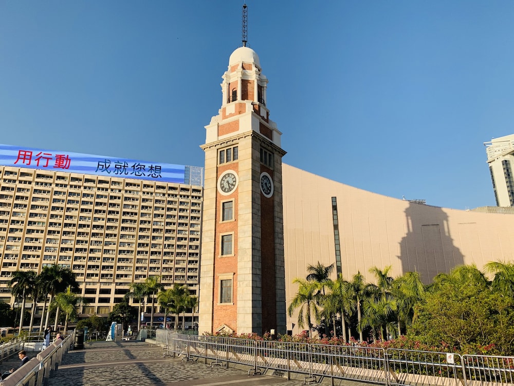Modern Hotel 72/76