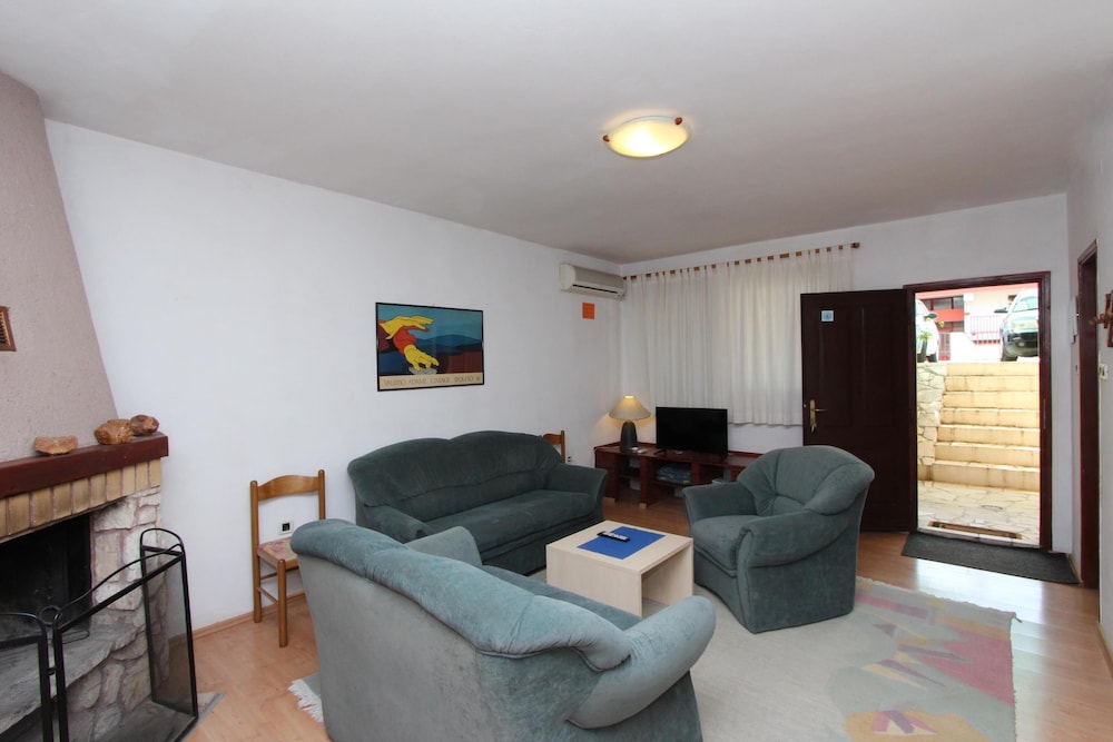APARTMENTS LORA 41/66