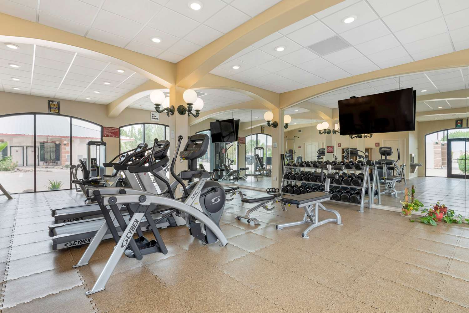 Best Western Plus Swiss Chalet Hotel & Suites 25/40
