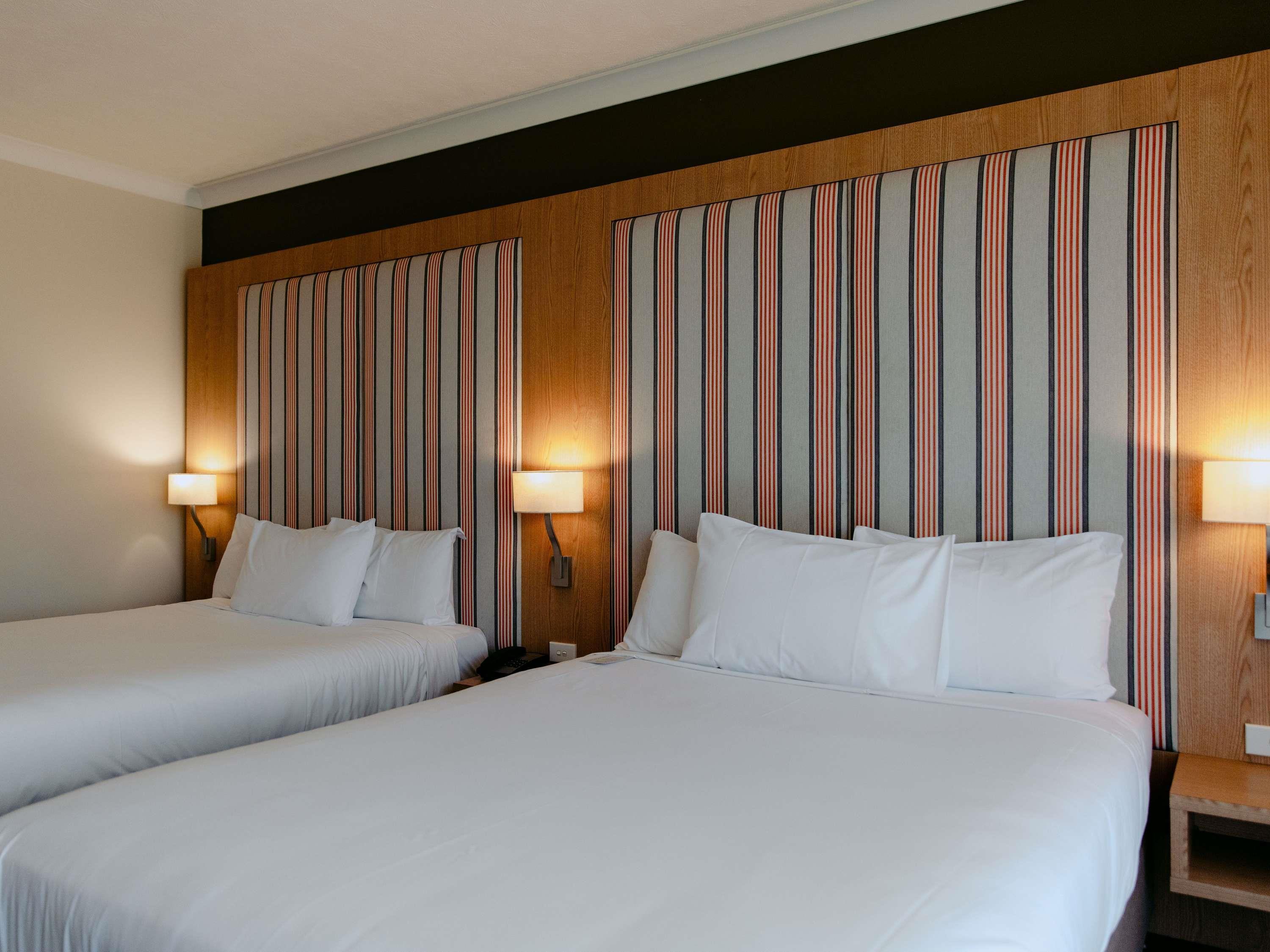 Resort, Twin Beds, Pool View