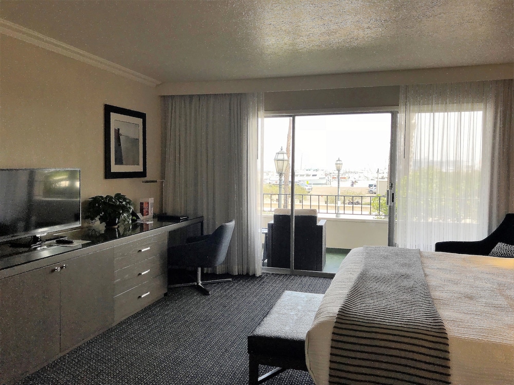 WEST BEACH INN A COAST HOTEL 25/65