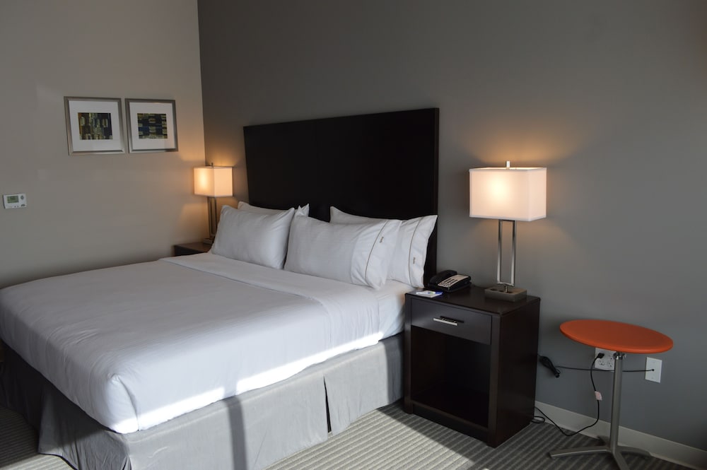 HOLIDAY INN EXPRESS AND SUITES TULSA NE - CLAREMORE 7/25