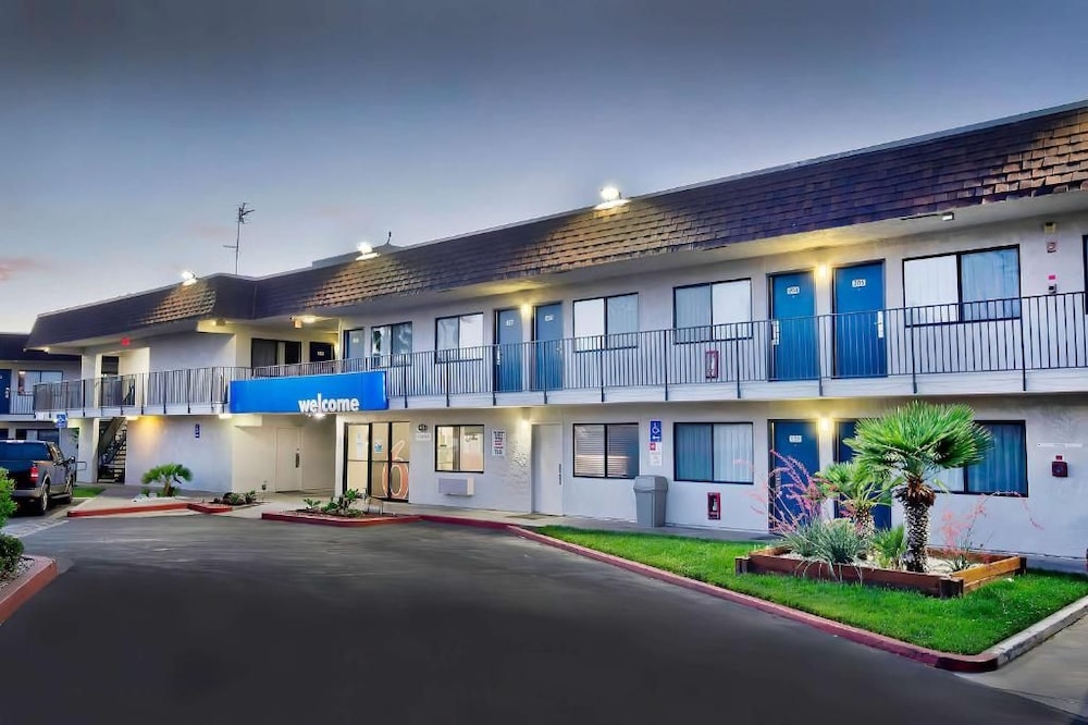 Motel6 Palmdale, CA 6/60