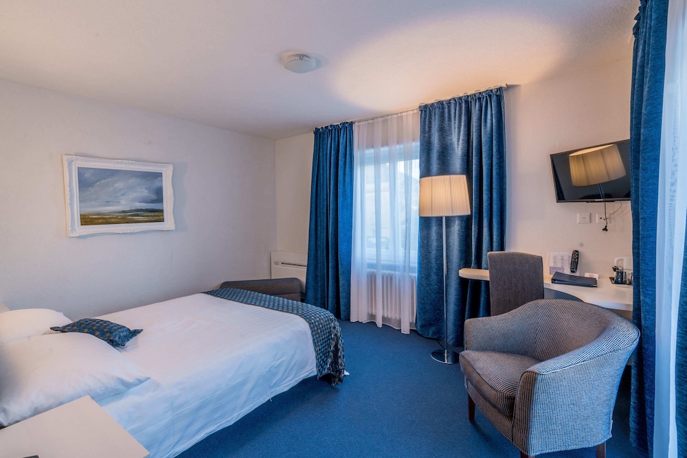 Superior, Queen Bed, Harbour Side