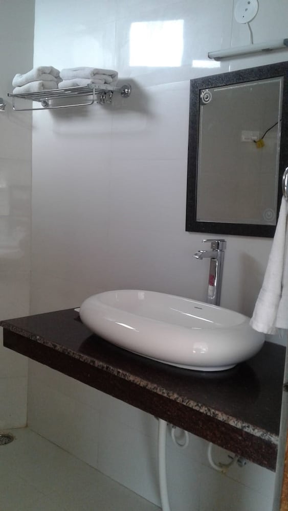 Hotel Sidharath 33/33
