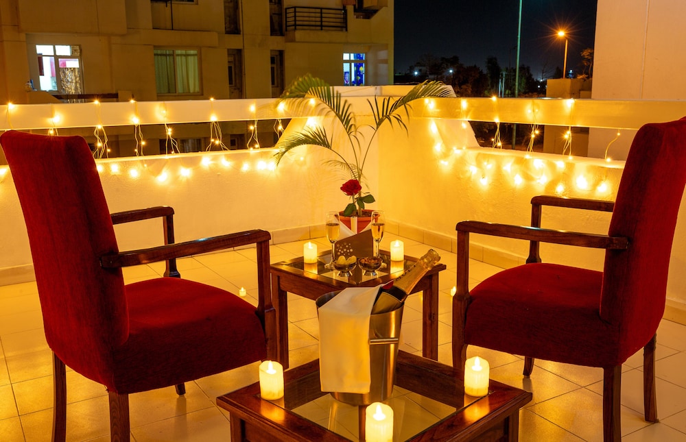 Rosewood Apartment Hotel 27/30