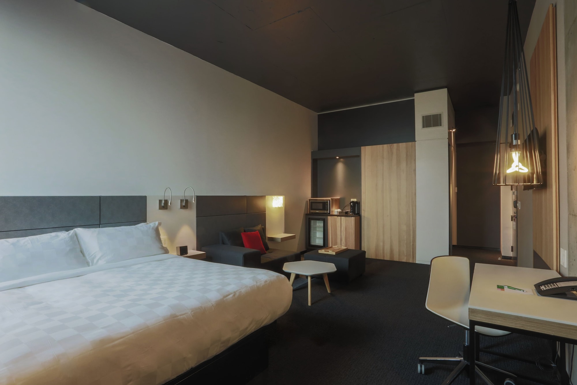 GRAND, KING BED, CITY VIEW