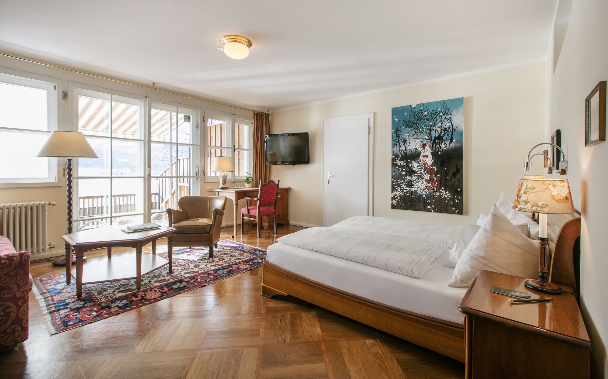 Junior Suite, Studio, King Bed, Lake View, Balcony