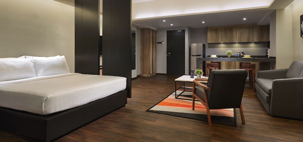 Tropics Eight Suites 21/61