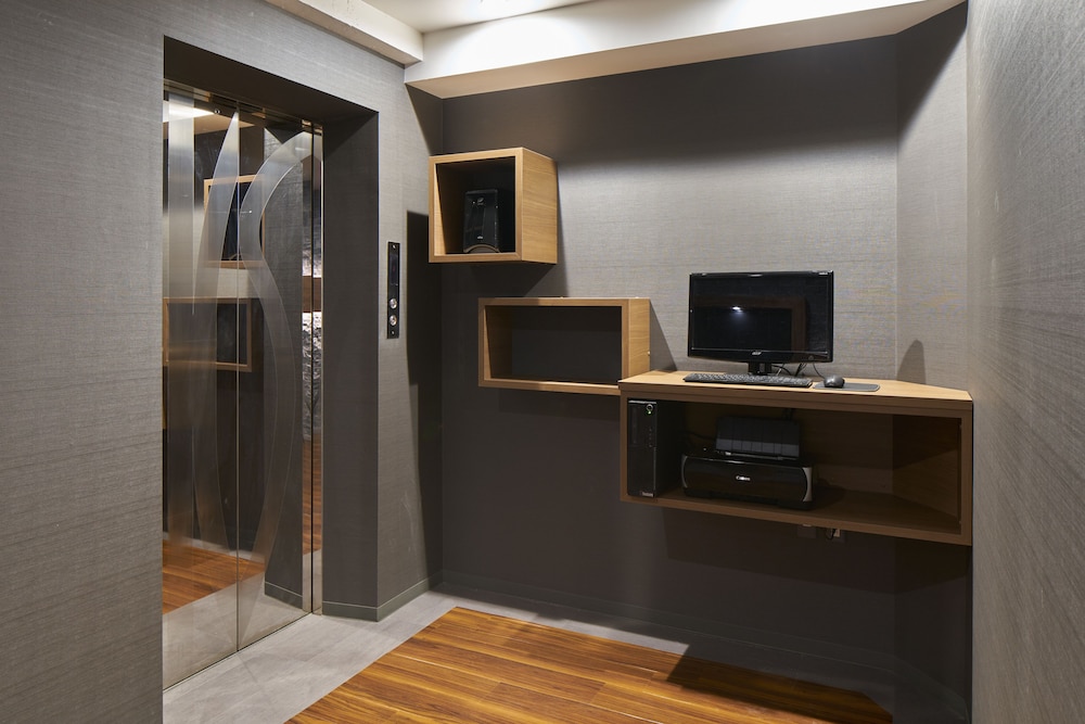 Shinjuku City Hotel N U T S 60/66