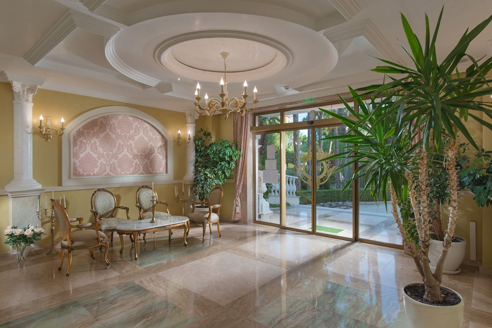 Venera and Anastasia Palace Apartments 18/75