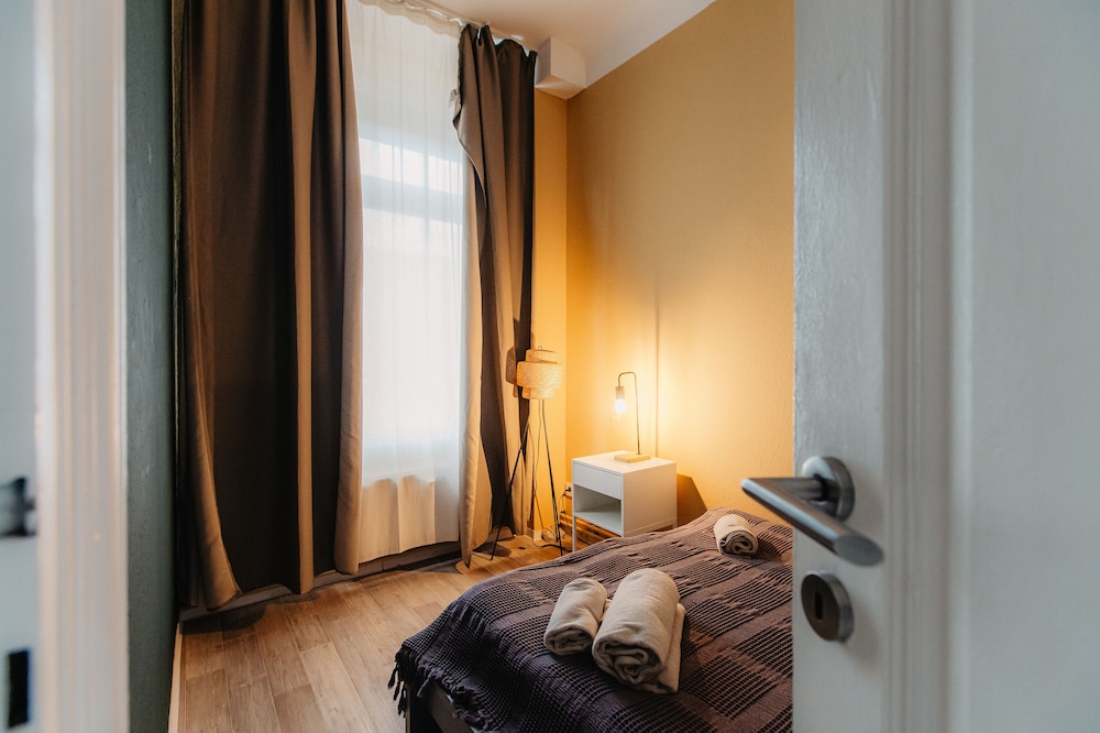 Grand, 4 Rooms, Apartment, 3 Queen Beds, Sofa, Kitchen