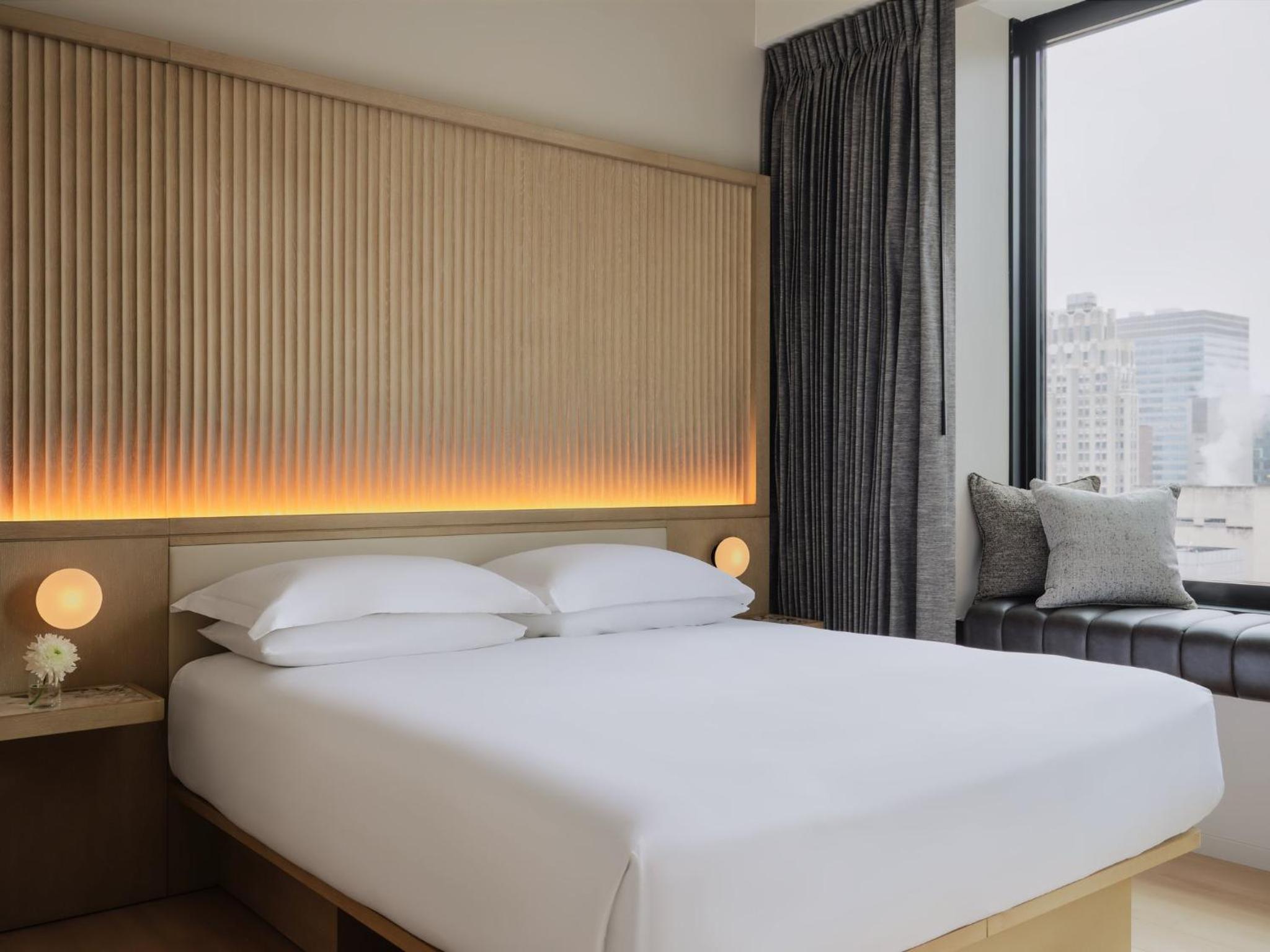 Essential, Queen Bed, High Floor, Accessible