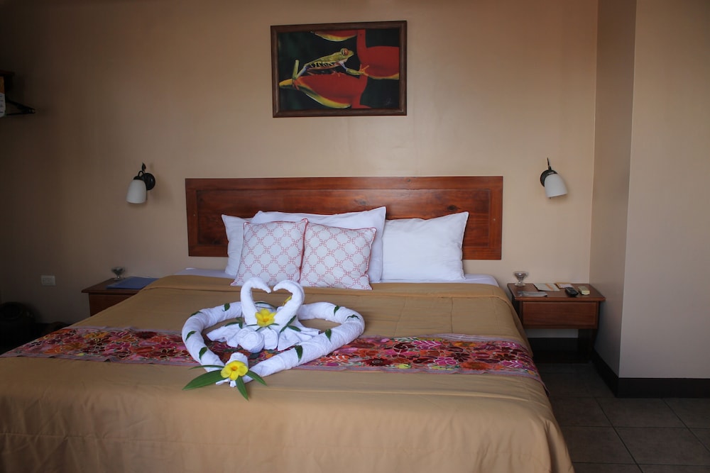 HOTEL LAS COLINAS 25/77