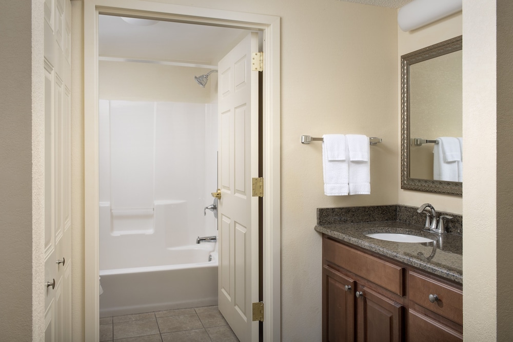 Staybridge Suites North Brunswick 13/41
