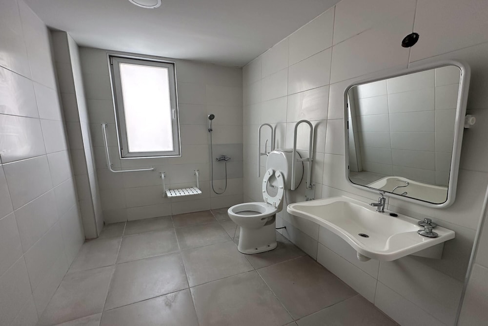 Ramada Residences by Wyndham Puerto Madryn CQ Gales 53/54
