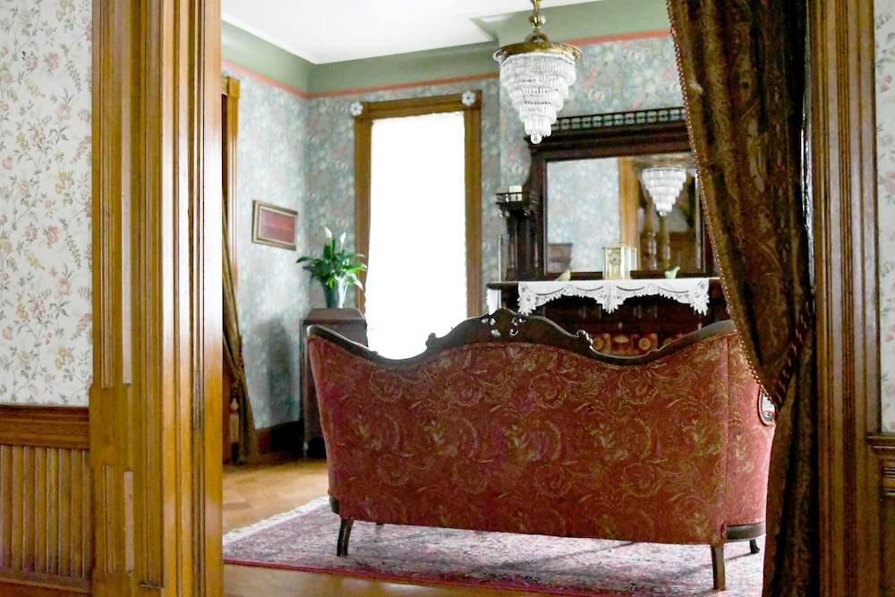 Gillis Grier Bed and Breakfast 7/50