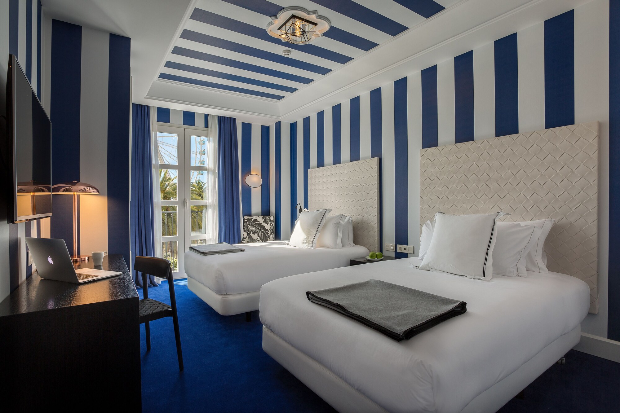 ROOM, DOUBLE BED, WITH VIEW