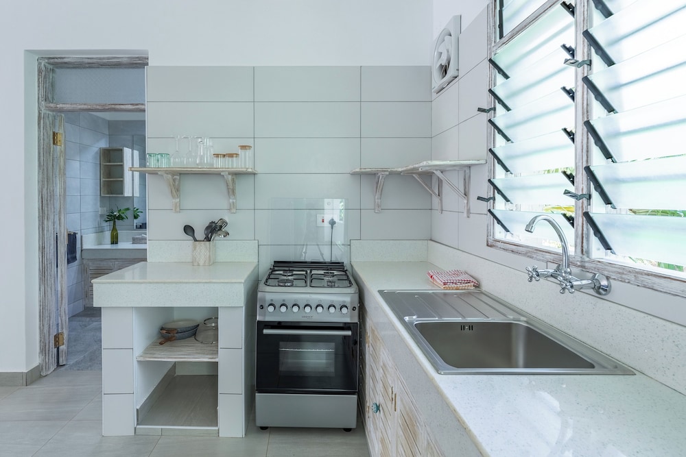 Hibiscus Apartments in DIANI BEACH