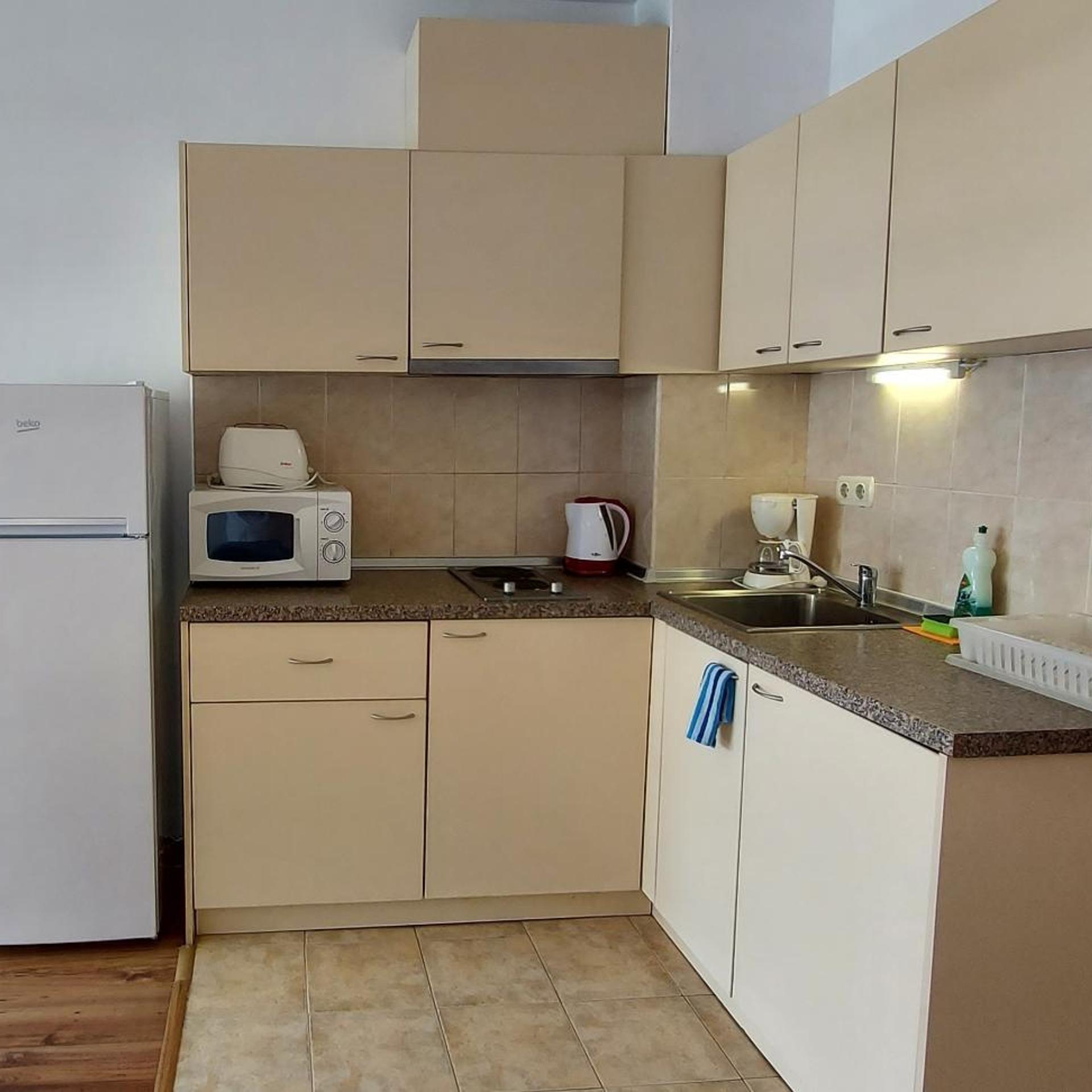 Julia Family Apartments 12/62