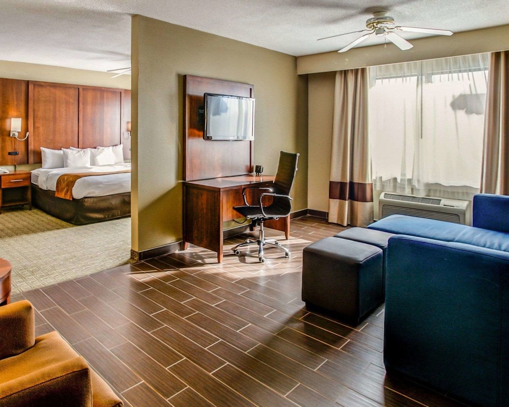 Comfort Suites Georgetown, KY 34/44