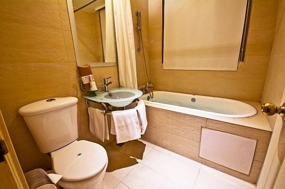 All Fun Business Hotel 44/46