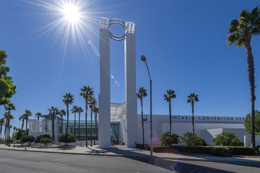 Hyatt Place Ontario/Rancho Cucamonga 32/33