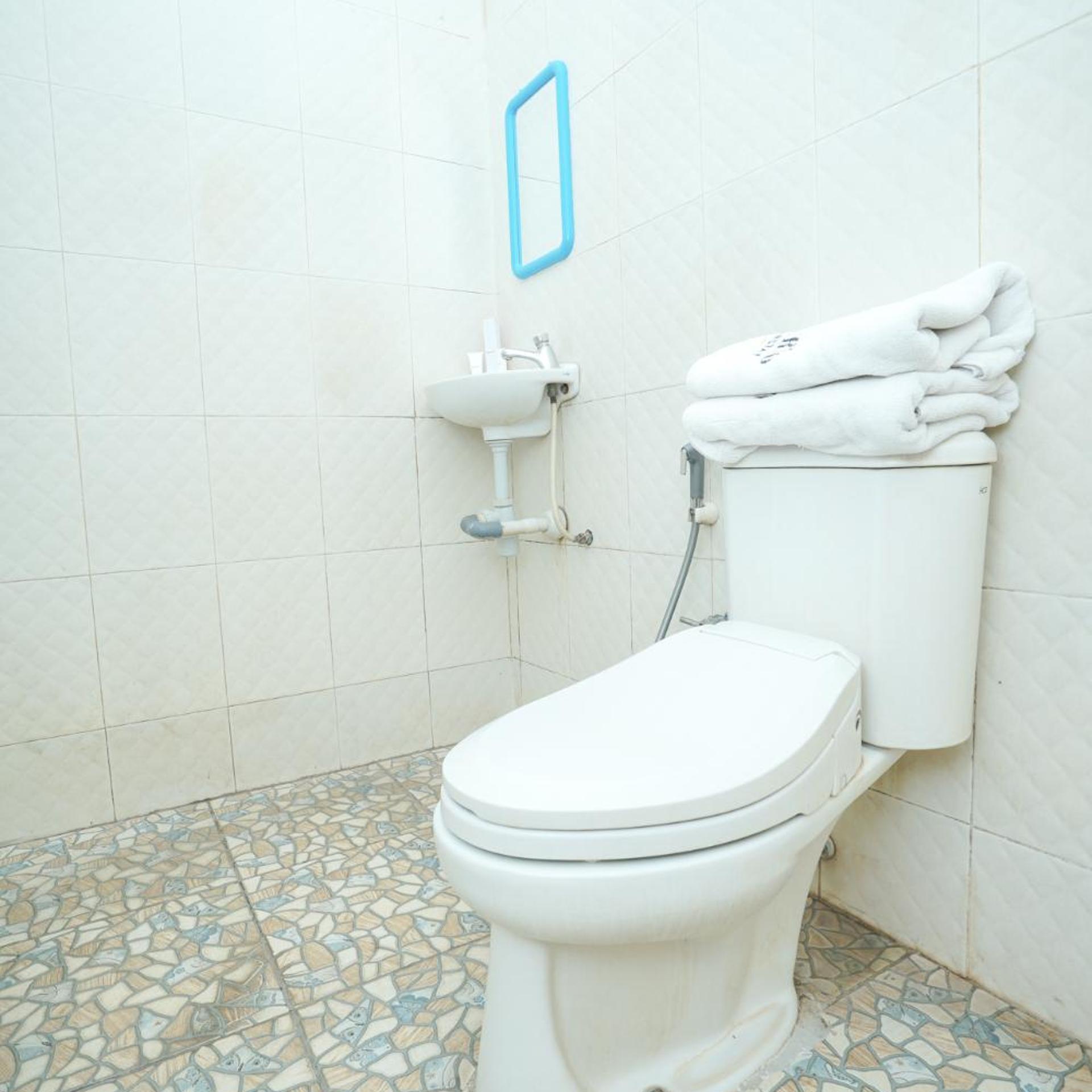 OYO 1239 Mojokerto Classic Homestay 35/41