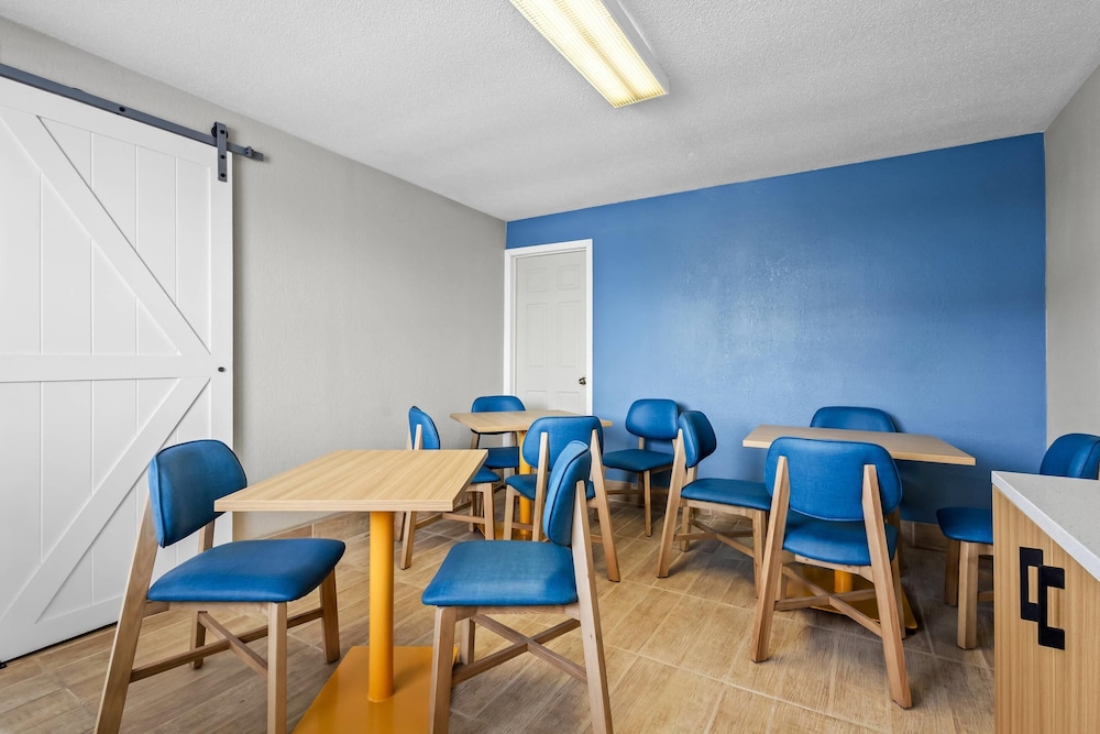 Park Inn by Radisson, Fargo West Acres 39/51