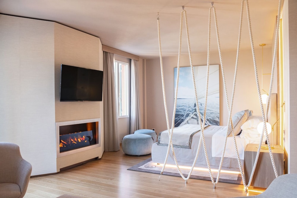 Miramare Suites 36/42