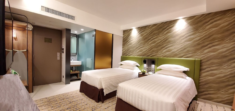 Premier Earth twin، Wharney Hotel 2/4