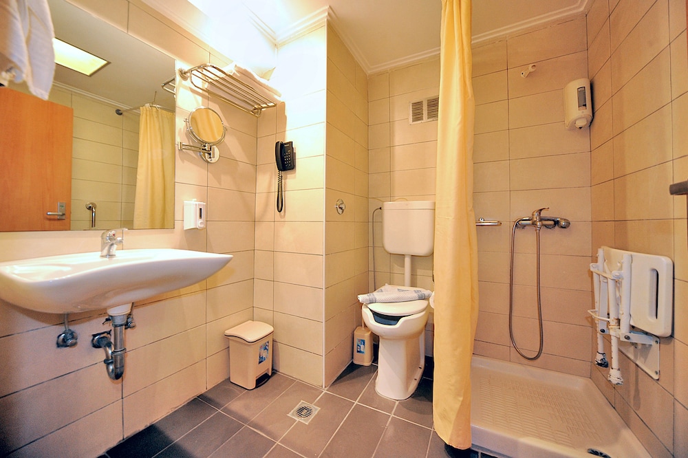 Saint Constantine Hotel 48/49