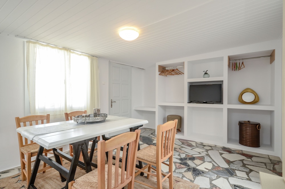 Naxos Center Houses 37/50