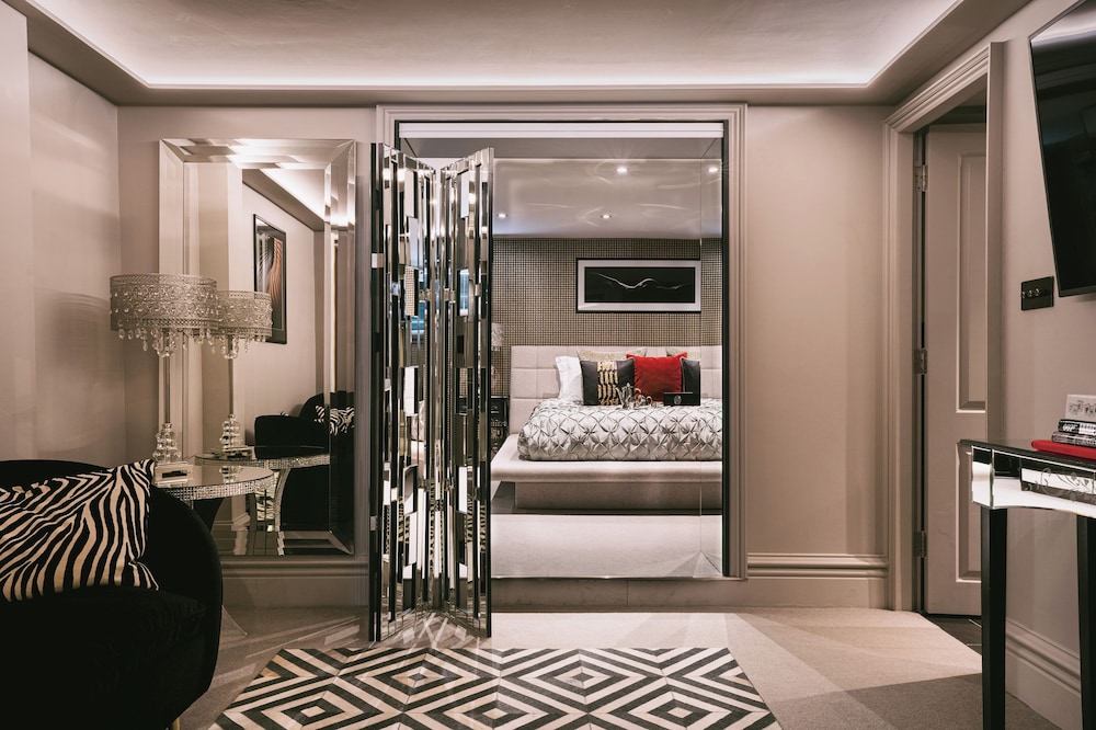 Square Townhouse 35/50
