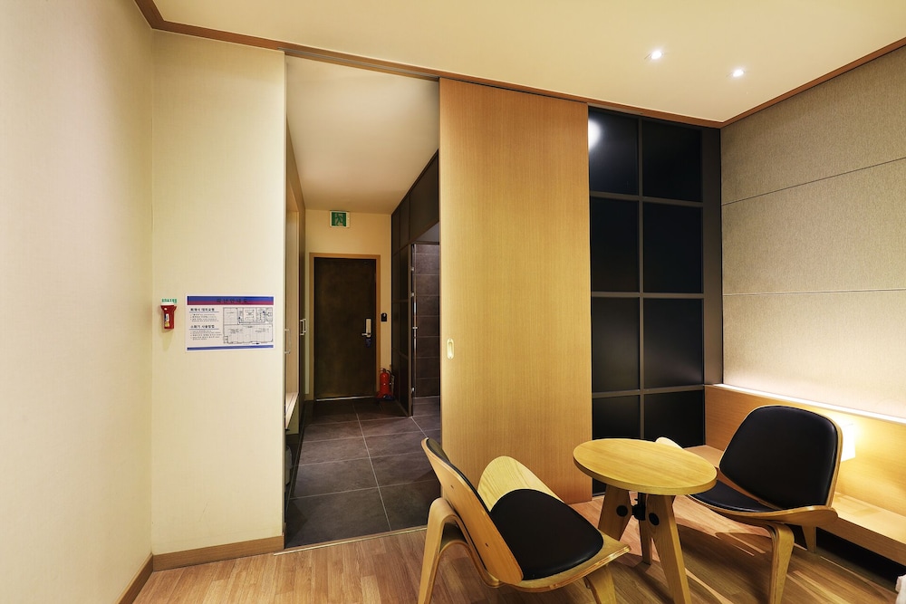 Hotel Food & Tour 36/50