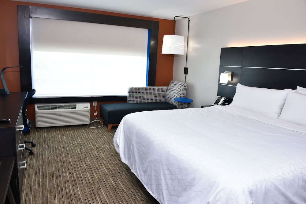 Holiday Inn Express and Suites Bensenville OHare 14/41